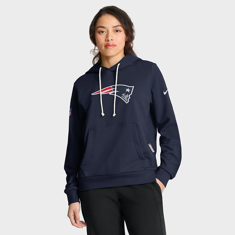 Sweat à capuche Nike Dri-FIT bleu marine pour femme des New England Patriots Sideline Standard Issue Initial Home