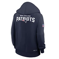 Sweat à capuche Nike Dri-FIT bleu marine pour femme des New England Patriots Sideline Standard Issue Initial Home