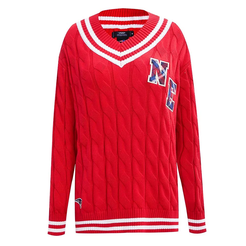 Pull à col en V Pro Standard rouge pour femmes des New England Patriots Prep