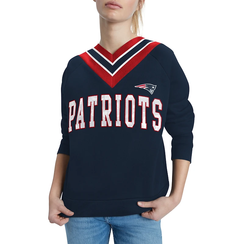 Sweat-shirt à col en V Tommy Hilfiger pour femmes des New England Patriots Heidi bleu marine