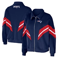Veste zippée à rayures teintées en fil bleu marine New England Patriots pour femme par Erin Andrews