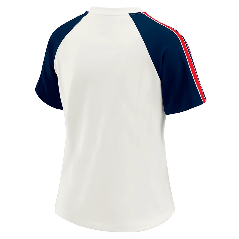 T-shirt raglan blanc à rayures et manches vieillies pour femme WEAR by Erin Andrews des Patriots de la Nouvelle-Angleterre