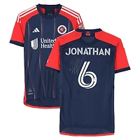 Maillot adidas bleu marine numéro 6 dédicacé par Jonathan Mensah des New England Revolution lors de la saison 2024 de la MLS - Taille M