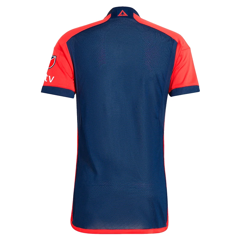 Maillot adidas New England Revolution 2024 Boston Tea Party authentique pour homme
