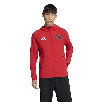 Coupe-vent à capuche zippé adidas New England Revolution Tiro Travel rouge pour homme
