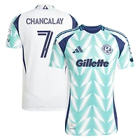 Maillot de joueur authentique adidas Tomás Chancalay New England Revolution 2025 Eastern White Pine x Flag of pour homme