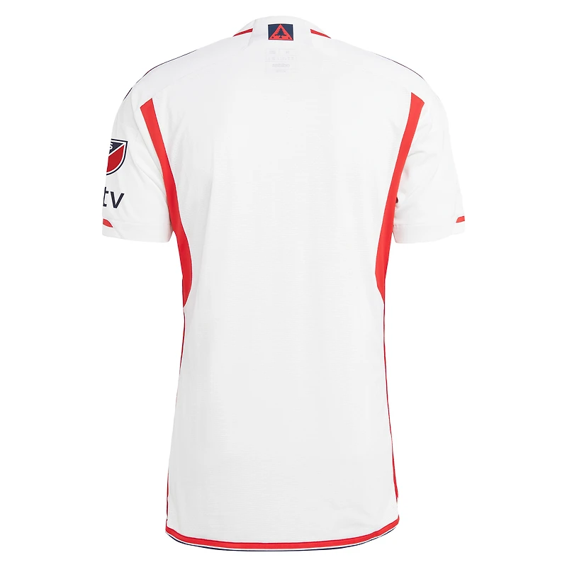 Maillot New England Revolution 2023 Defiance Authentic adidas blanc pour homme