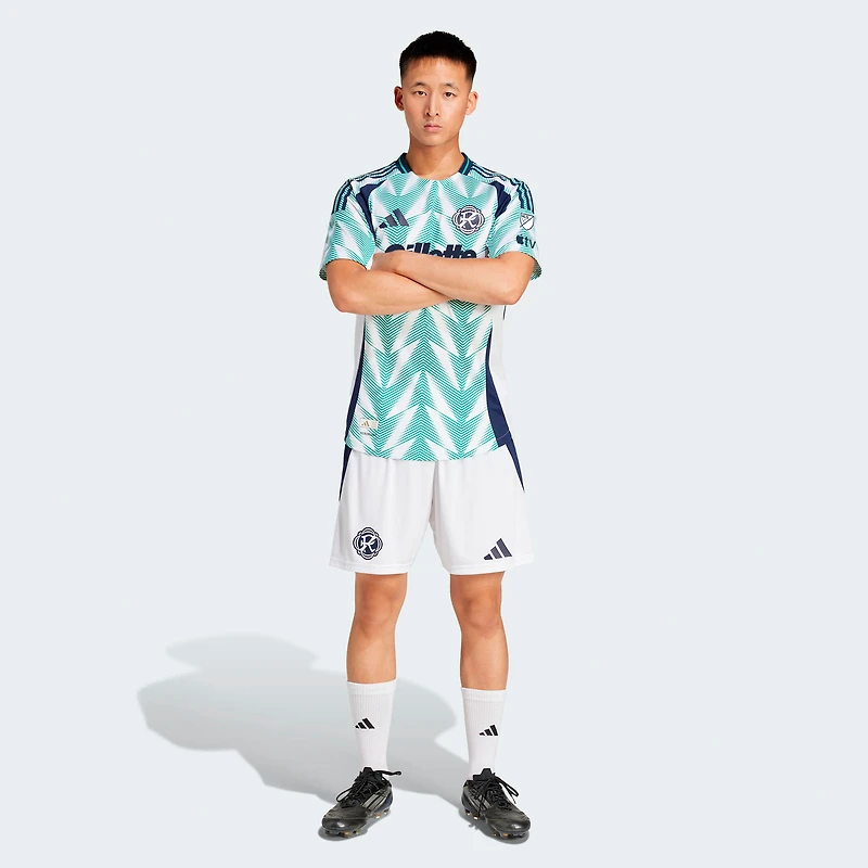 Maillot authentique adidas New England Revolution 2025 Eastern White Pine x Flag of pour homme