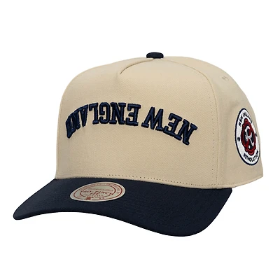 Casquette snapback Mitchell & Ness New England Revolution Upside Down Pro Pinch pour homme, crème/bleu marine