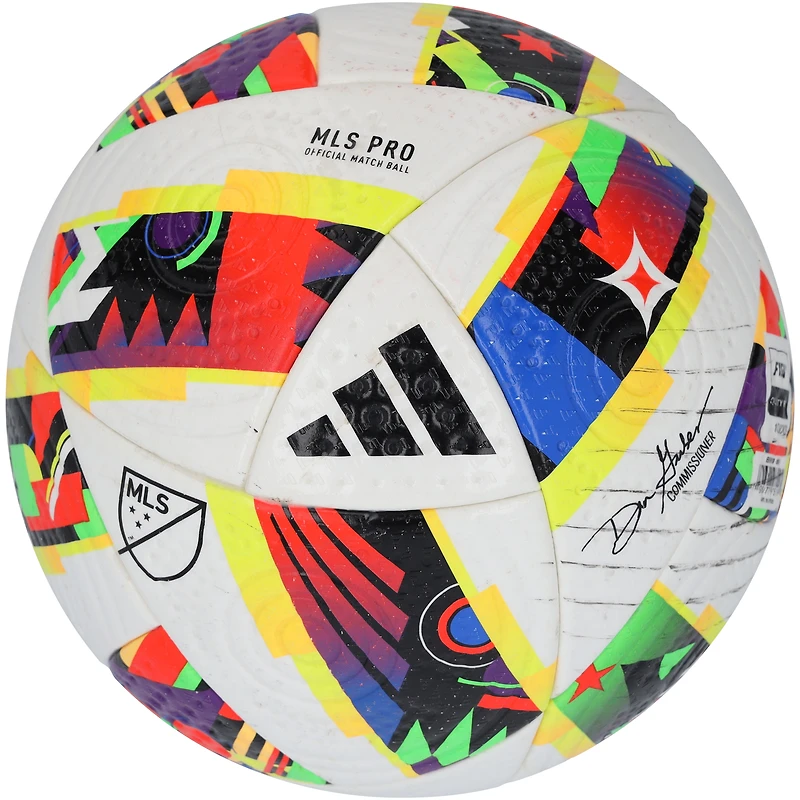 Ballon de football adidas New England Revolution utilisé lors de la saison 2024 de la MLS