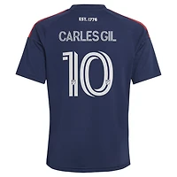 Maillot réplique adidas Carles Gil bleu New England Revolution 2026 pour la fête de l'Indépendance (jeune)