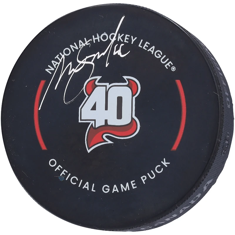 Rondelle de match officielle autographiée par Akira Schmid des Devils du New Jersey