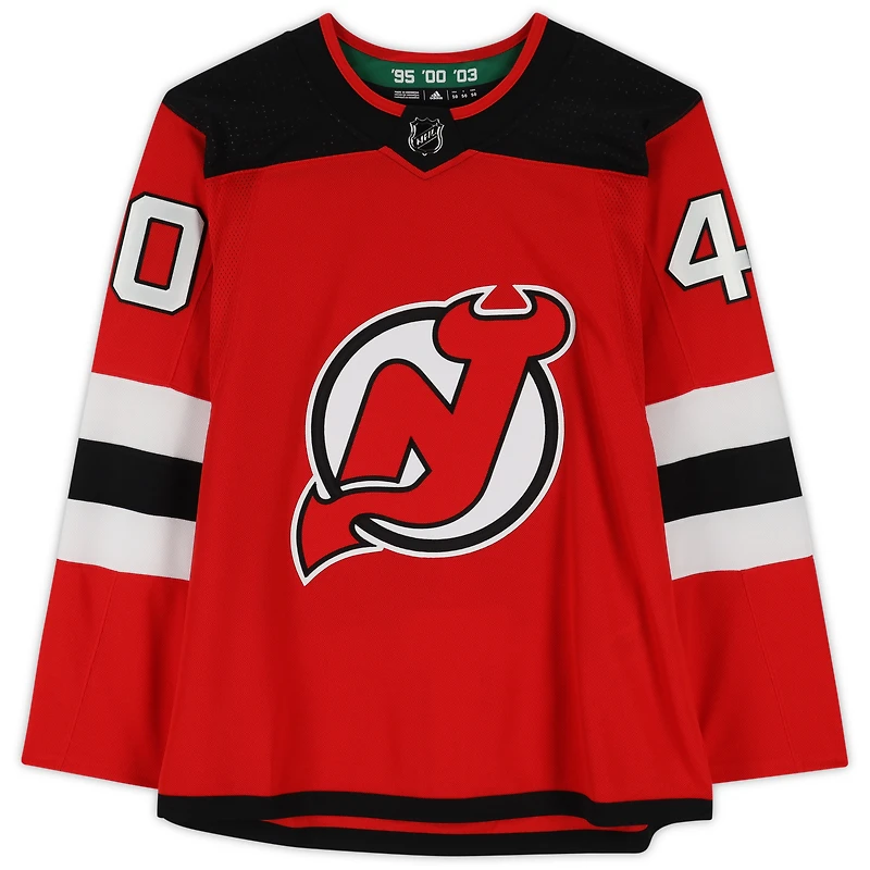 Maillot authentique adidas rouge autographié par Akira Schmid des Devils du New Jersey