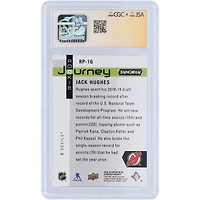 Carte de recrue autographiée de Jack Hughes (New Jersey Devils) 2019-20 Upper Deck Synergy Rookie Journey Draft Day #RP-16 #/999, authentifiée par CGC Fanatics Witnessed (note 9,5/10).