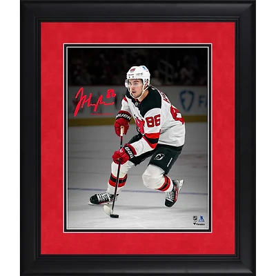 Photo encadrée 11 x 14 pouces de Jack Hughes, joueur des New Jersey Devils, avec signature fac-similé.
