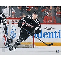 Photographie autographiée de Luke Hughes pour ses débuts dans la LNH