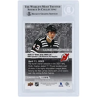 Luke Hughes New Jersey Devils Autographié 2022-23 Upper Deck Game Dated Moments NHL Debut #81 Beckett Fanatics Witnessed Rookie Card Authentifié