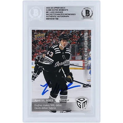 Luke Hughes New Jersey Devils Autographié 2022-23 Upper Deck Game Dated Moments NHL Debut #81 Beckett Fanatics Witnessed Rookie Card Authentifié