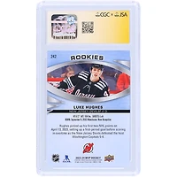Carte autographiée 2023-24 Upper Deck MVP #242 des Devils du New Jersey de Luke Hughes, carte authentifiée 9,5/10, vue par des fanatiques de CGC