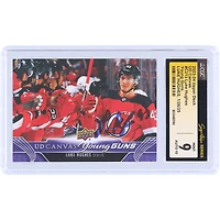 Carte de recrue autographiée 9/10 de Luke Hughes, Devils du New Jersey, Upper Deck Series 2, Young Guns, 2023-24, n° C213, CGC Fanatics, témoin