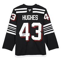 Maillot premium noir dédicacé de Luke Hughes, Devils du New Jersey