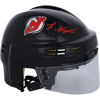 Casque mini noir autographié par Luke Hughes des Devils du New Jersey