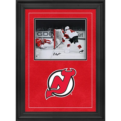 Photographie encadrée de luxe autographiée de Luke Hughes, Devils du New Jersey, 8" x 10", premier but de la LNH
