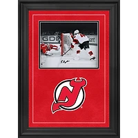 Photographie encadrée de luxe autographiée de Luke Hughes, Devils du New Jersey, 8" x 10", premier but de la LNH