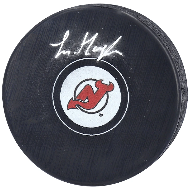 Rondelle de hockey autographiée par Luke Hughes des Devils du New Jersey