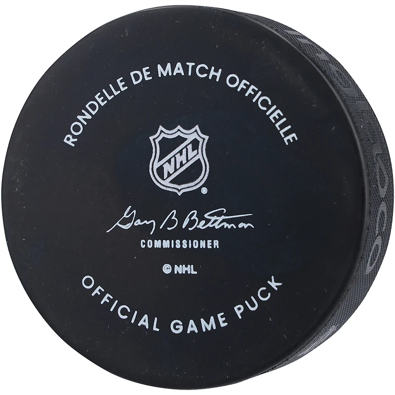 Rondelle de match officielle autographiée par Luke Hughes des Devils du New Jersey