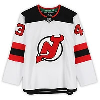 Maillot premium blanc dédicacé de Luke Hughes, New Jersey Devils