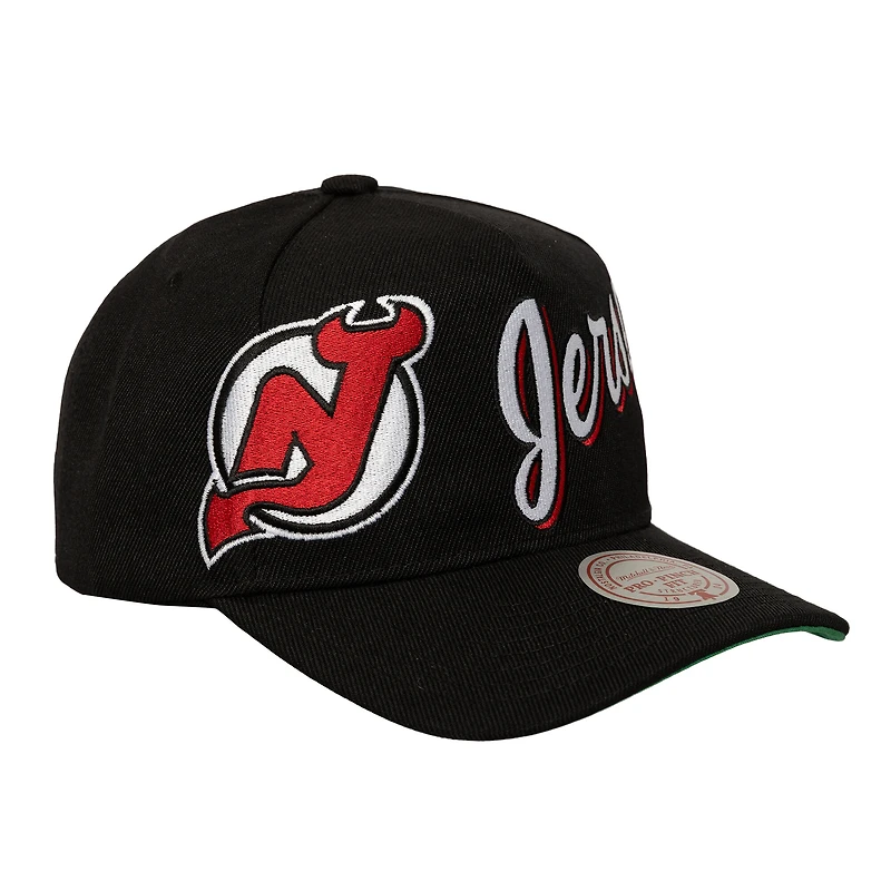 Casquette ajustable Mitchell & Ness noire New Jersey Devils Busted Logo Wordmark Pro Pinch pour homme