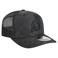 Casquette de camionneur ajustable New Era 9SEVENTY en nylon matelassé noir pour homme des Devils du New Jersey