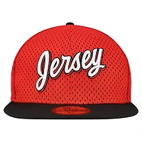 Casquette ajustée bicolore 59FIFTY New Era rouge/noir pour homme, motif Jersey Devils, avec couronne en maille