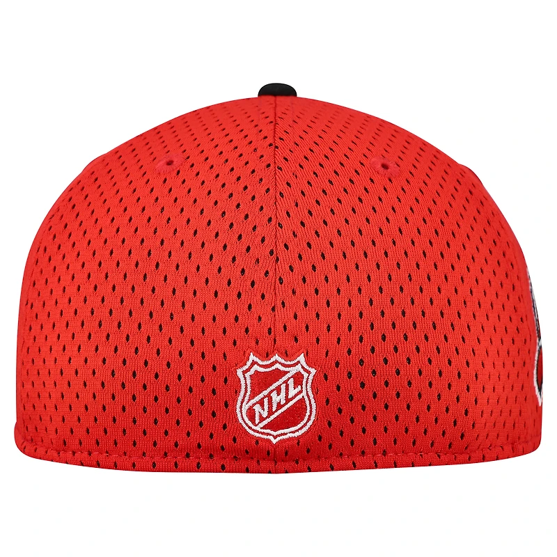 Casquette ajustée bicolore 59FIFTY New Era rouge/noir pour homme, motif Jersey Devils, avec couronne en maille