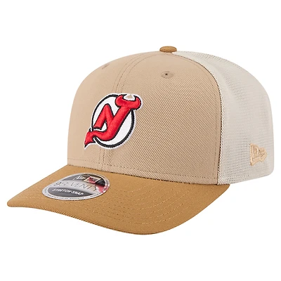 Casquette camionneur bicolore New Era 9SEVENTY pour homme, couleur beige/marron clair, des Devils du New Jersey