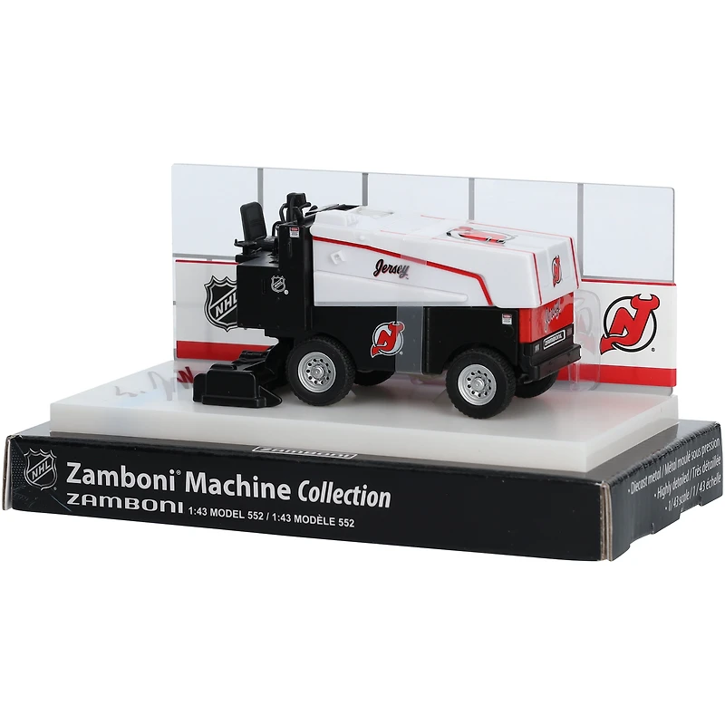 V106832 Devils Nico Hischier New Jersey Devils Autographié Échelle 1:43 Zamboni 13 Nico Hischier AUT DIE-CAST ZAMBONI 45617 DIE143 ZAMBHI0001