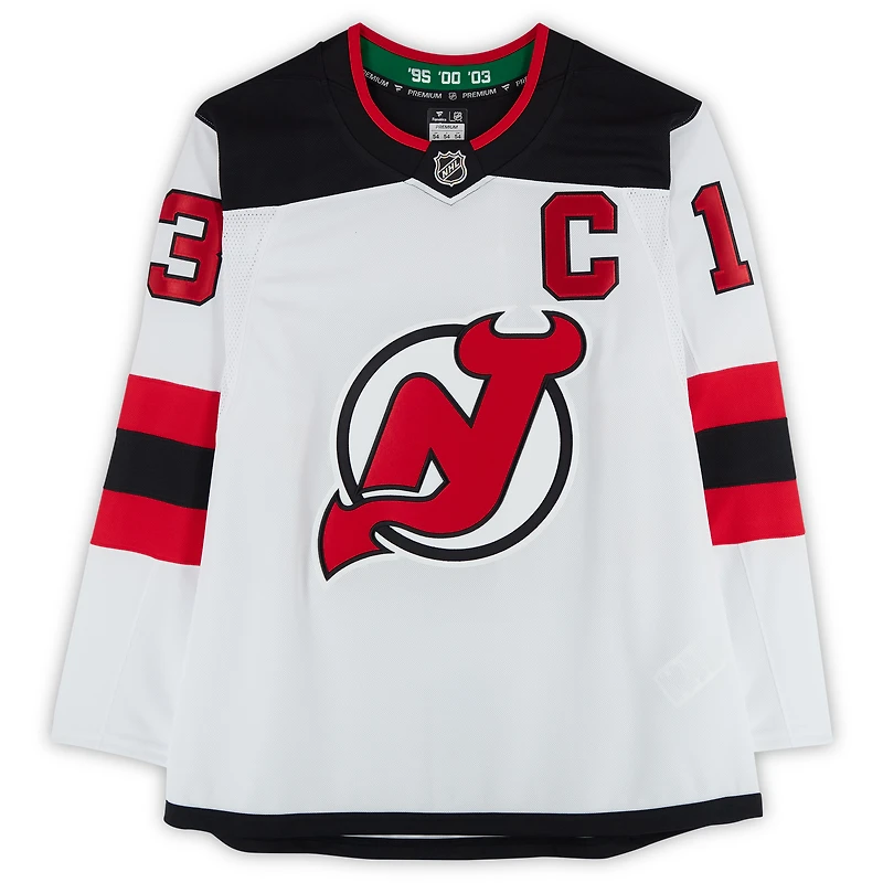 Maillot premium blanc dédicacé par Nico Hischier des Devils du New Jersey