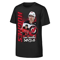 T-shirt noir Jack Hughes, meneur de jeu des Devils du New Jersey, pour jeunes la marque Outerstuff