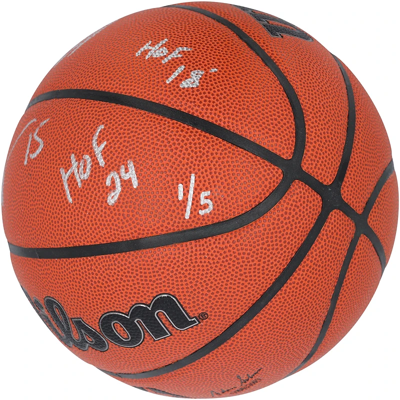 Ballon de basket-ball d'intérieur/extérieur Wilson Authentic Series autographié par Vince Carter et Jason Kidd des New Jersey Nets avec inscriptions au Temple de la renommée - Édition limitée n° 1/5