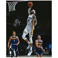 Photographie autographiée de Brandon Ingram du dunk blanc de 8'' x 10'' des New Orleans Pelicans contre les Denver Nuggets