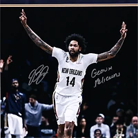 Photo encadrée de luxe autographiée par Brandon Ingram (New Orleans Pelicans), format 40 x 50 cm, célébrant son panier à trois points contre Brooklyn, avec inscription « Geaux Pelicans ».