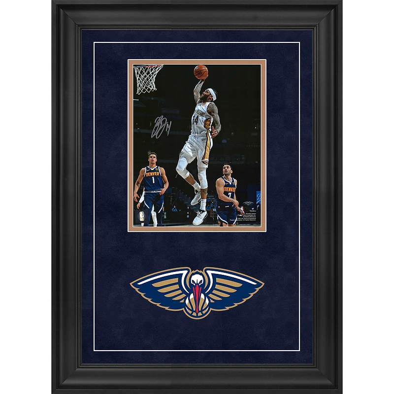 Photographie encadrée de luxe autographiée de Brandon Ingram, Dunk en blanc contre les Denver Nuggets, 8'' x 10''