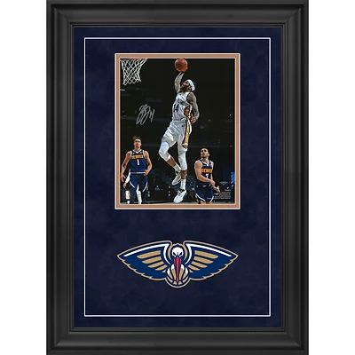 Photographie encadrée de luxe autographiée de Brandon Ingram, Dunk en blanc contre les Denver Nuggets, 8'' x 10''