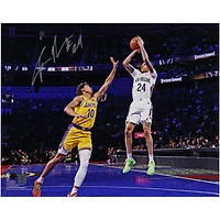 Photographie autographiée de 16" x 20" de Jordan Hawkins lors du match contre les Lakers contre les New Orleans Pelicans