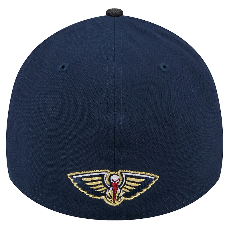 Casquette de sport New Era bleu marine Orleans Pelicans Hit 39THIRTY Flex pour homme