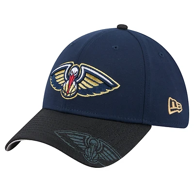 Casquette de sport New Era bleu marine Orleans Pelicans Hit 39THIRTY Flex pour homme