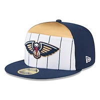 Casquette ajustée New Era 59FIFTY blanche/bleu marine Orleans Pelicans 2025 NBA Tip Off Split Panel pour homme