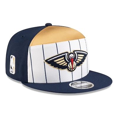 Casquette New Era blanche/bleu marine New Orleans Pelicans 2025 NBA Tip Off Split Panel 9FIFTY Snapback pour homme