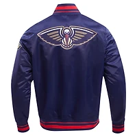 Veste universitaire en satin à bouton-pression pour hommes Pro Standard Navy New Orleans Pelicans Script Tail